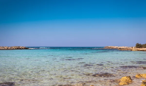 A view of a azzure water and Nissi beach in Ayia Napa, Cyprus — Stock Photo, Image