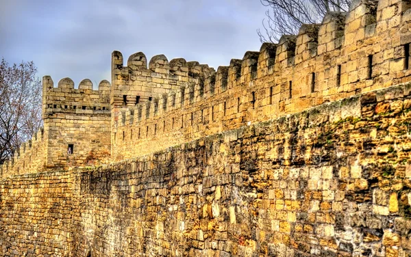 Parete antica fortezza nella città vecchia di Baku — Foto Stock