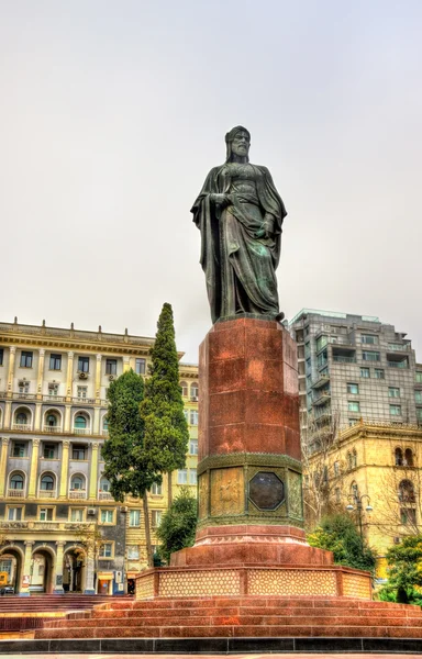 Standbeeld van Nizami Ganjavi in Bakoe — Stockfoto