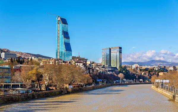 Tiflis mit dem Fluss Kura - Georgien — Stockfoto