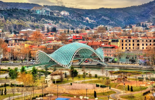 Friedensbrücke in Tiflis, Georgien — Stockfoto