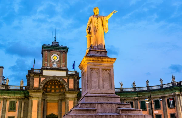 Monument till Dante Alighieri i Neapel — Stockfoto