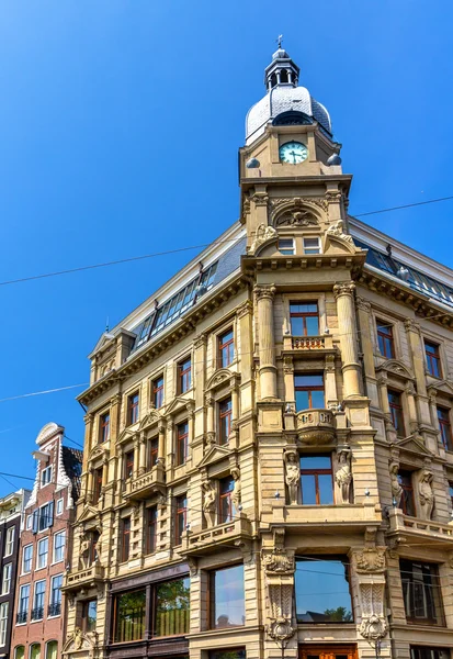 Casas no centro histórico de Amesterdão — Fotografia de Stock