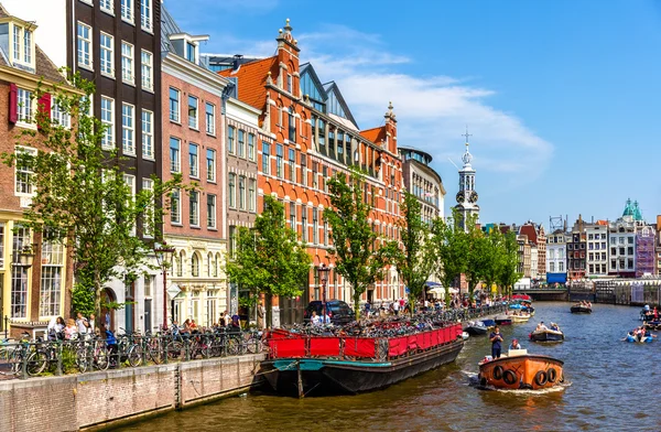 Canal en Amsterdam, Países Bajos —  Fotos de Stock