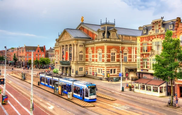 Utsikt över Royal Concertgebouw, ett konserthus i Amsterdam. — Stockfoto