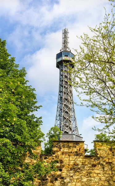 Vista de la torre Petrin Lookout en Praga — Foto de Stock