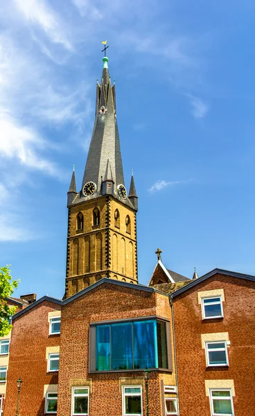 Kostel St. Lambertus v riverside Dusseldorf — Stock fotografie
