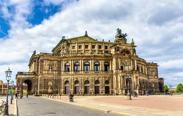 Semperoper, uma casa de ópera em Dresden, Saxônia — Fotografia de Stock