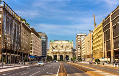 Vittor Milano Centrale için önde gelen Pisani yolu ile