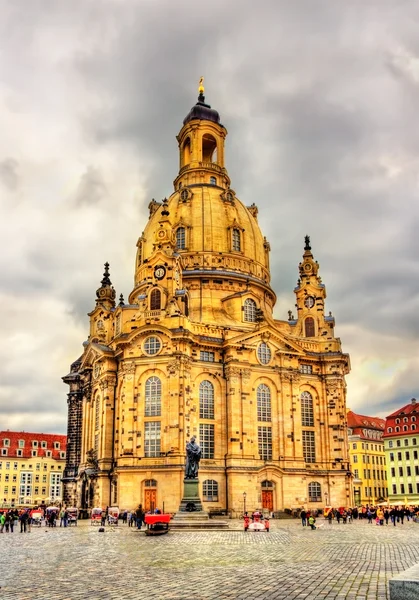 Martin Luther Monument and Frauenkirche in Dresden — Stock Photo, Image