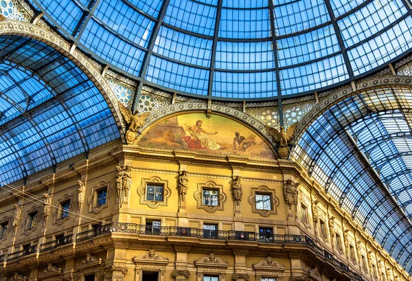 Interiores de Galleria Vittorio Emanuele II . — Fotografia de Stock