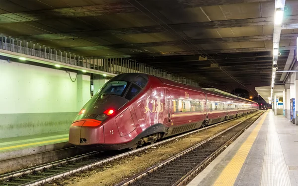 Yüksek hızlı Alstom Agv Milano Porta Garibaldi tren istasyonunda tren — Stok fotoğraf