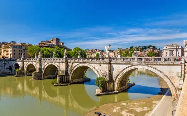 Rome, イタリアの・ サンタンジェロ橋 — ストック写真