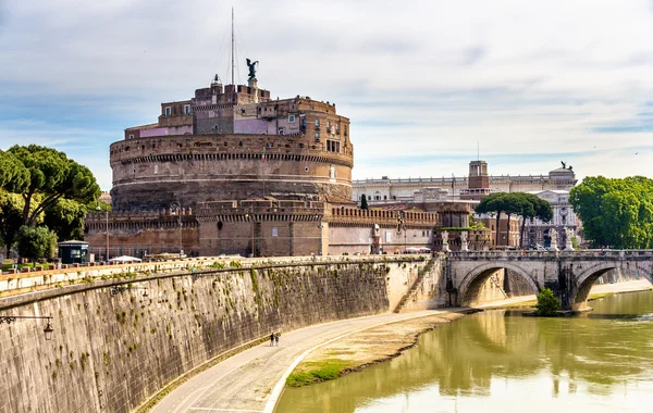 Перегляд Castel Сантанджело в Римі — стокове фото