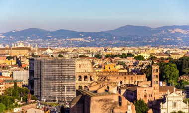 Roma Colosseum ile havadan görünümü