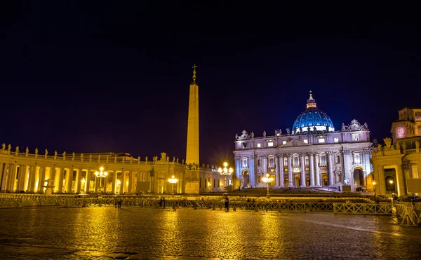 Utsikt över St. Peters torget i Vatikanstaten — Stockfoto