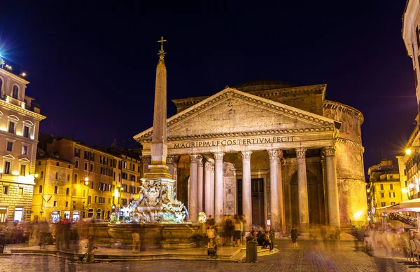 Нічний погляд на Пантеон в Римі — стокове фото