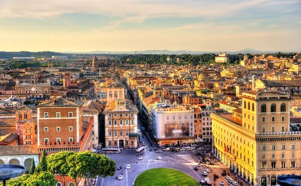 Piazza Venezia aukio Roomassa — kuvapankkivalokuva
