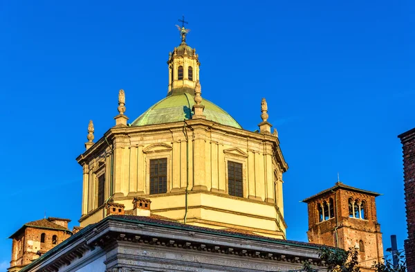 Basilica of San Lorenzo Maggiore in Milan — Stock Photo, Image