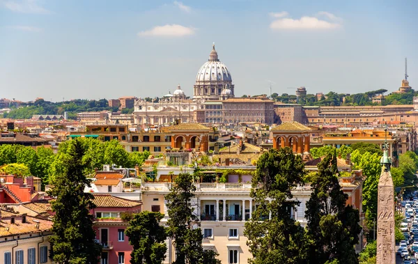 View of Rome with the St. Peter Basilica — Stock Photo, Image