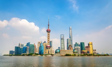 Shanghai manzarası Huangpu Nehri üzerinde