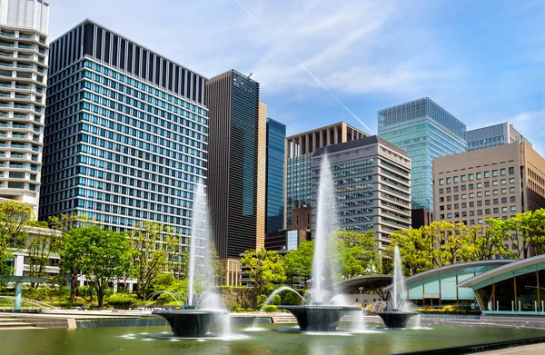 Wadakura Fountain Park i Marunouchi distriktet i Tokyo — Stockfoto