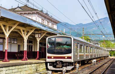 Nikko tren istasyonu - Japonya itibariyle yerel tren