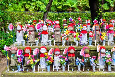 Jizo heykeller mezarlığında, Zojo-ji Tapınağı, Tokyo