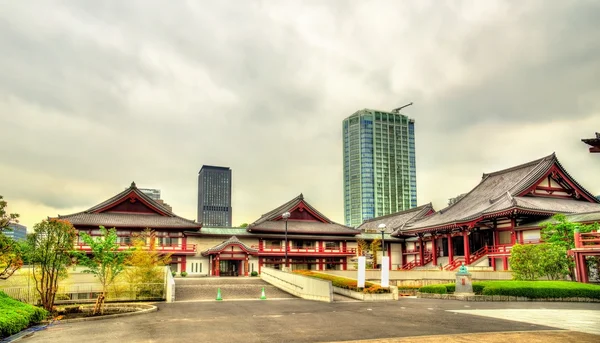Вид на Zojo-ji Temple в Токіо — стокове фото