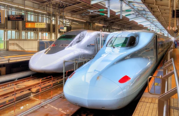 Trenes Shinkansen en la estación Shin-Osaka . — Foto de Stock