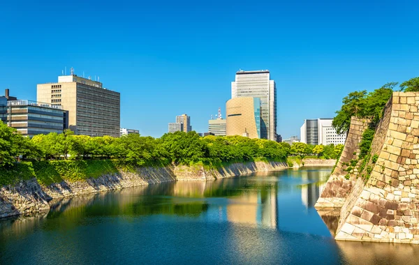 在日本大阪城堡的护城河 — 图库照片