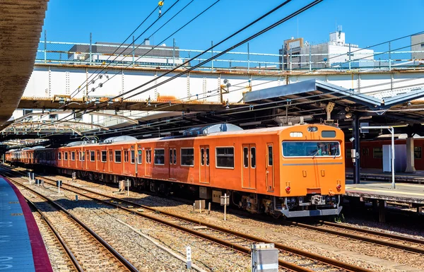 Treno locale alla stazione Tennoji di Osaka — Foto Stock