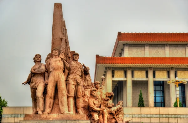 北京で毛沢東の廟で革命的な彫像 — ストック写真