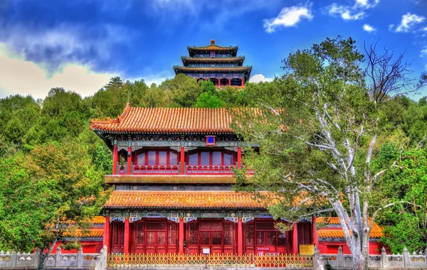 Severní brána a Wanchun pavilon v Jingshan Park - Peking — Stock fotografie