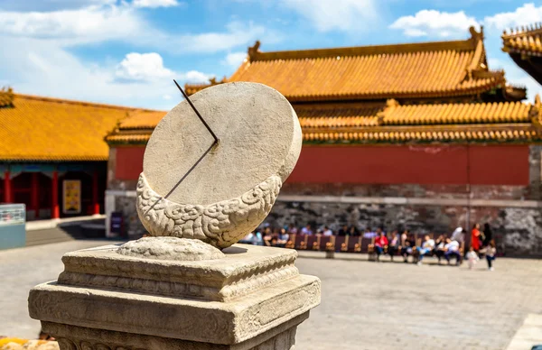 Αρχαίο ηλιακό ρολόι στην Απαγορευμένη Πόλη - Πεκίνο — Φωτογραφία Αρχείου