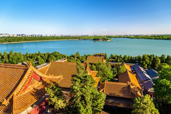 Озеро Куньмин, вид из Летнего дворца - Пекин — стоковое фото