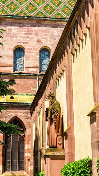 Uitzicht op de kathedraal van Basel Minster — Stockfoto