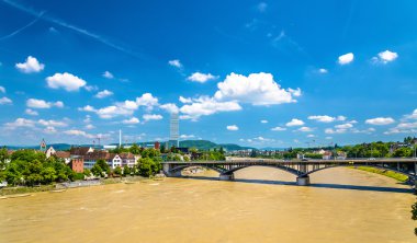 Ren Nehri kıyısındaki Basel, İsviçre