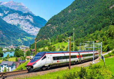 Alstom Gotthard demiryolu hızlı trende devirme
