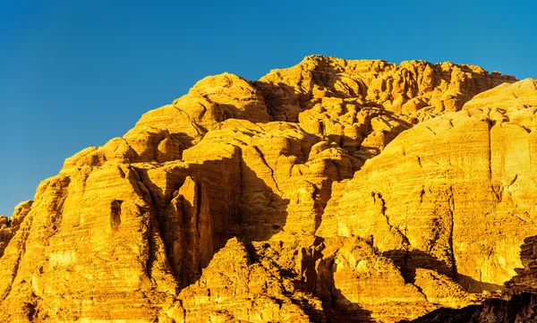 ワディ ・ ラムの砂漠の風景 - ヨルダン — ストック写真