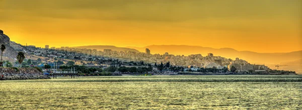 La ciudad de Tiberíades y el Mar de Galilea en Israel —  Fotos de Stock