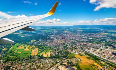 Bir Mulhouse görünümünden bir uçak - Fransa