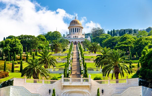 Santuário do Bab e terraços inferiores no Bahai World Center em Haifa — Fotografia de Stock