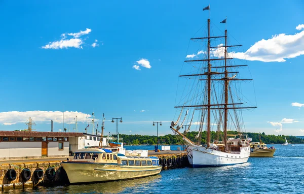 Old sailer in the Oslo Harbour — Stock Photo, Image