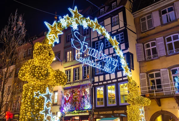 Strasbourg - Fransa içinde belgili tanımlık Noel çarşı girişi — Stok fotoğraf