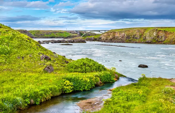 Urridafoss, den största av flöde Betygsätt vattenfall på Island — Stockfoto