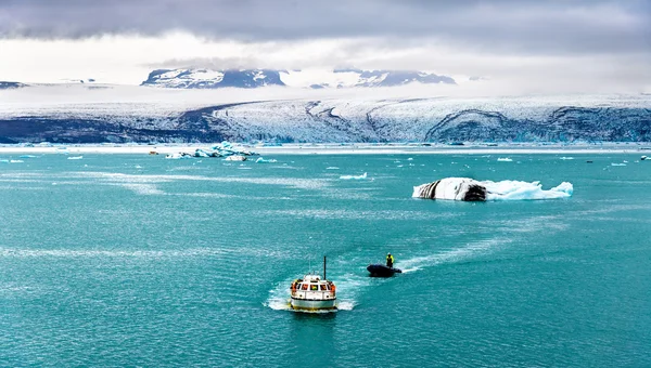 Bateaux dans la lagune du glacier Jokulsarlon - Islande — Photo