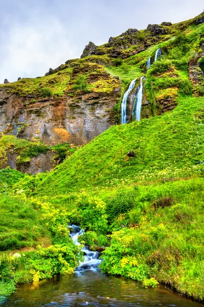 Kleine Wasserfälle in der Nähe von seljalandsfoss - Island — Stockfoto