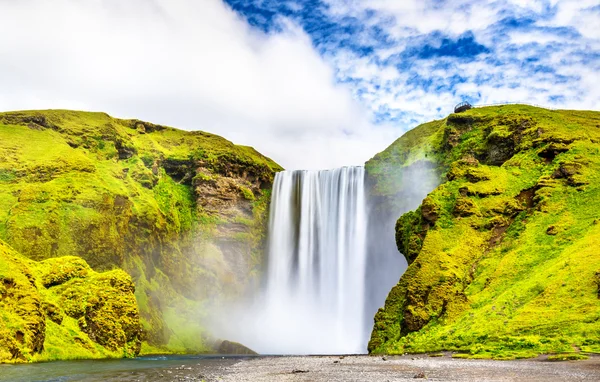 Άποψη του Skogafoss Καταρράκτης στις όχθες του ποταμού Skoga - Ισλανδία — Φωτογραφία Αρχείου