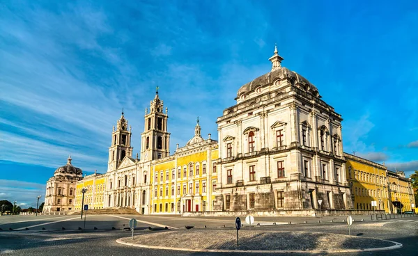 Národní palác a františkánský klášter mafie v Portugalsku — Stock fotografie